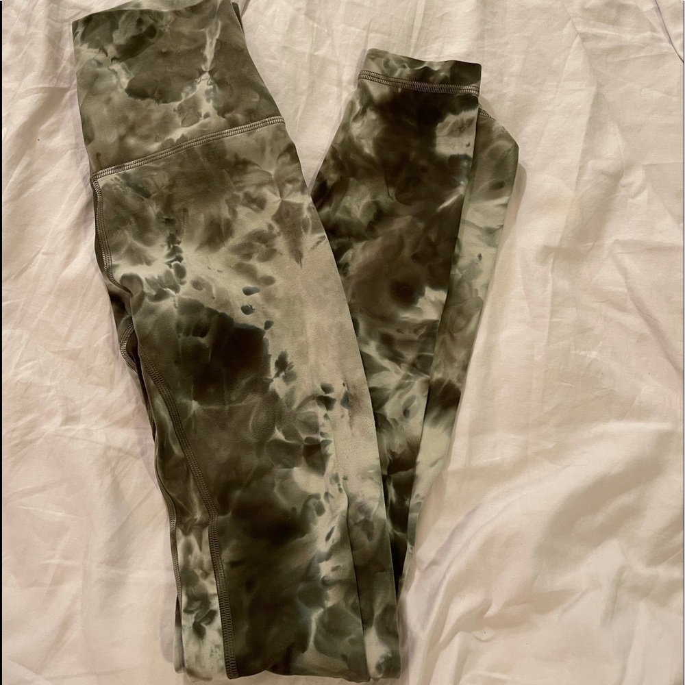 Authentic Lululemon Align legging size 2 length 28 green tie dye pattern